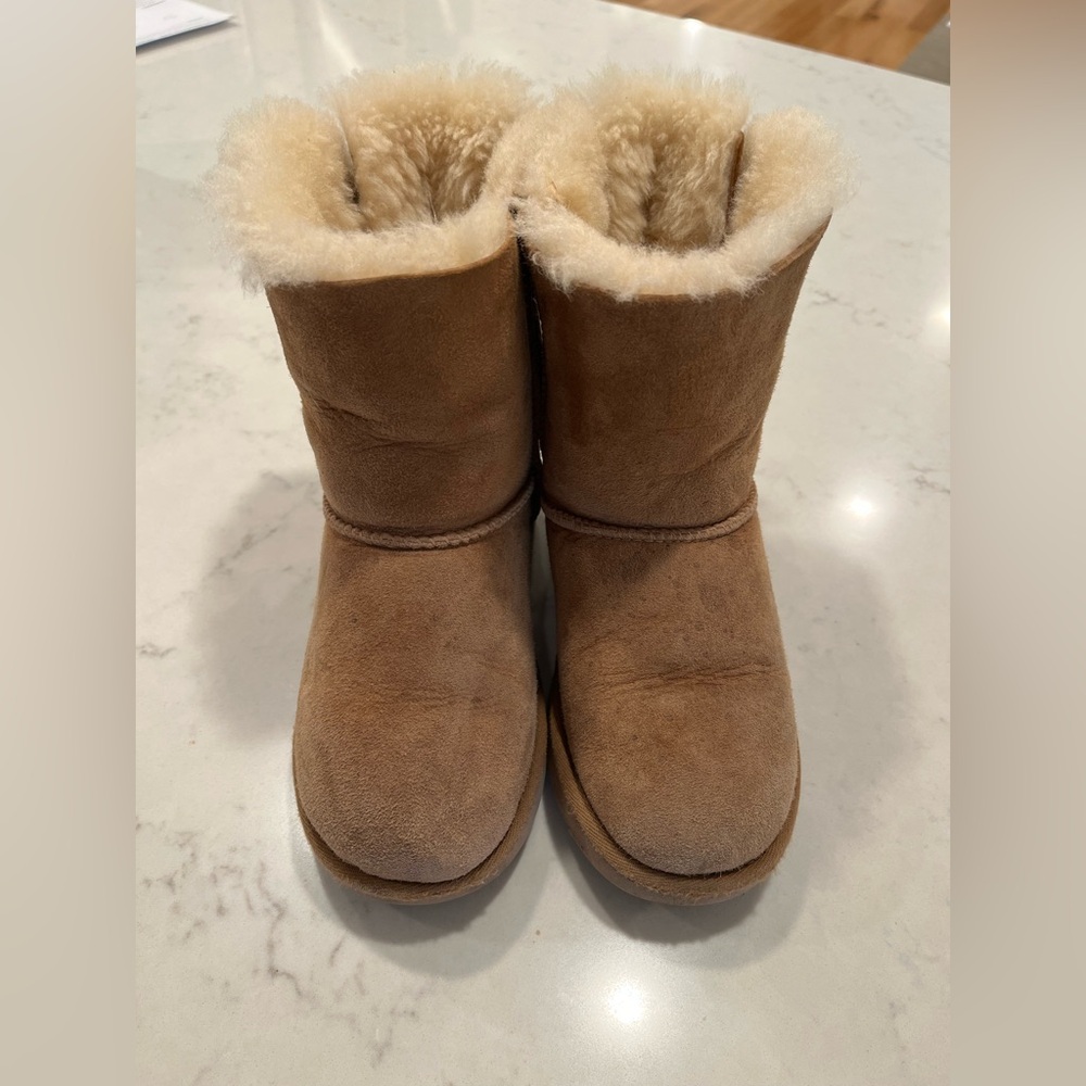 Ugg girls bow boots, size 1, excellent used condition